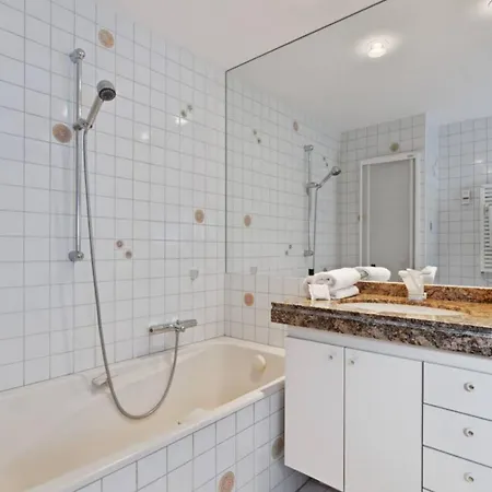 Homely And Spacious Penthouse Centrally Located - What'app - 0034-635-520-036 - For Reservations! Apartment