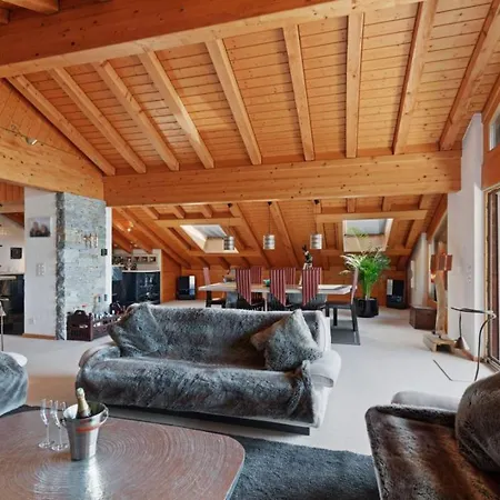 Homely And Spacious Penthouse Centrally Located - What'app - 0034-635-520-036 - For Reservations! * Verbier